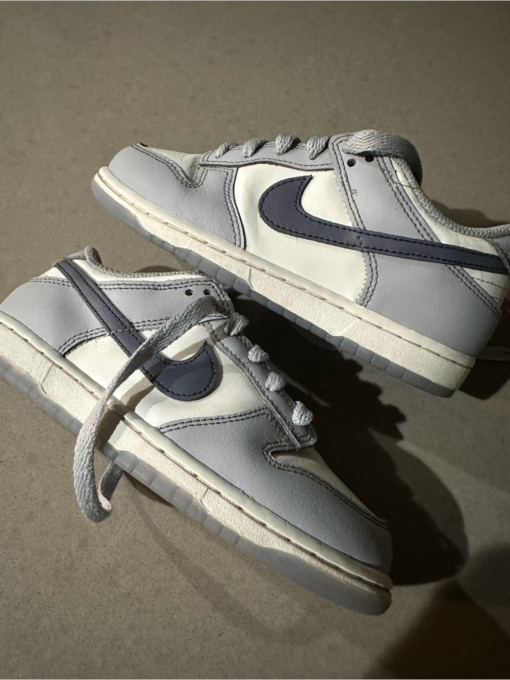 Nike Kids Low-Top Sneakers in Light Gray and White with Navy Swoosh